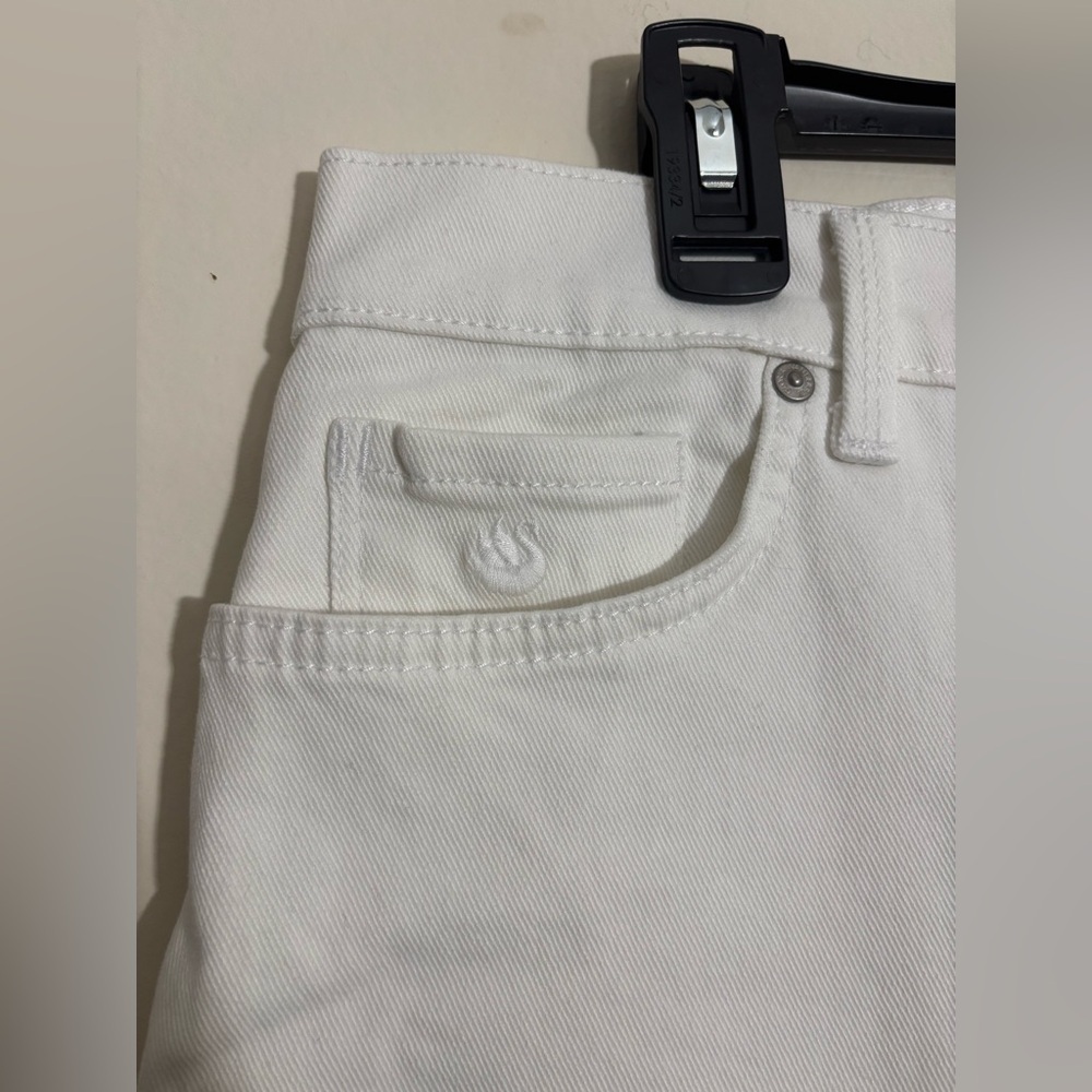 Gloria Vanderbilt Amanda
Heritage Fit Capri Classic Rise Crystal
White size 10 - Picture 4 of 16